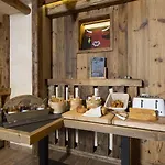 Le Saint Antoine Hotel